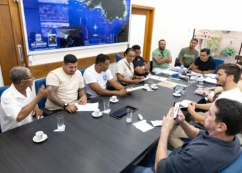 Prefeitura apresenta proposta de reajuste salarial e ampliação de benefícios aos servidores