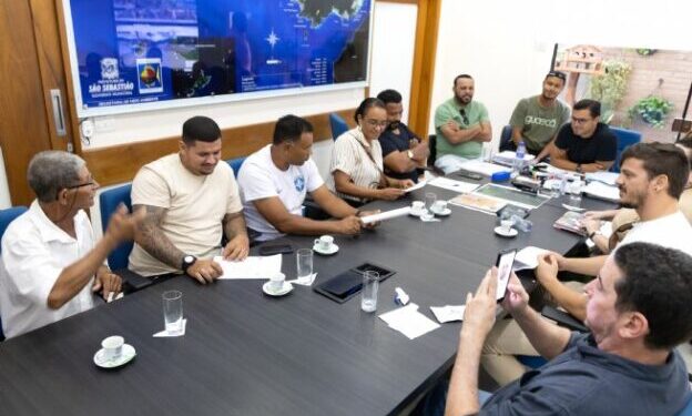 Prefeitura apresenta proposta de reajuste salarial e ampliação de benefícios aos servidores