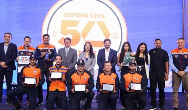 Defesa Civil de São Sebastião é homenageada pelo Estado por atuação na tragédia climática de 2023