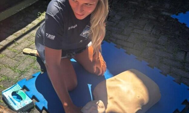 Professores esportivos de São Sebastião recebem curso de prevenção e atendimento ao afogamento