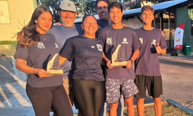 Atletas da Escola de Vela sobem ao pódio no Campeonato Sudeste Brasileiro Ilca 2026