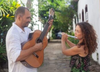 Duo de Choro ‘Cinema Mudo’ se apresenta na Praça Pôr do Sol, em Boiçucanga