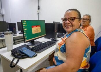 Curso de inclusão digital promove autonomia para idosos e pessoas com deficiência em São Sebastião