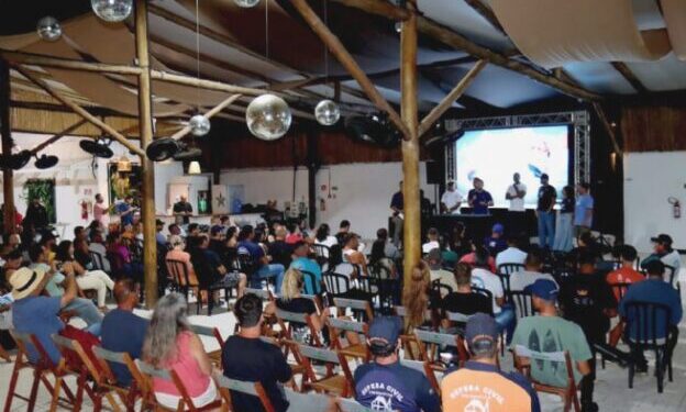 Mais de 200 profissionais do turismo náutico participam de oficina sobre observação de baleias em São Sebastião