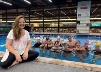 Professores esportivos de São Sebastião participam de curso de natação criativa em São Paulo