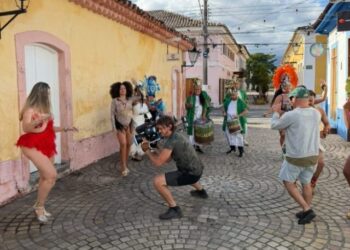 São Sebastião recebe gravações de reality húngaro de aventura e amplia visibilidade internacional