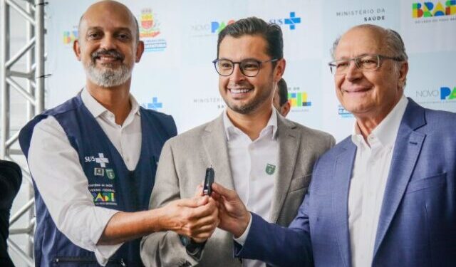 Vice-presidente Alckmin entrega chaves de novas unidades móveis de saúde ao prefeito Reinaldinho