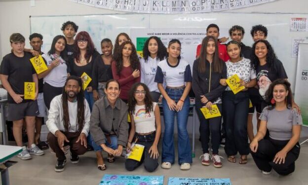 Violentômetro chega à rede municipal e promove reflexão sobre violência contra a mulher entre adolescentes