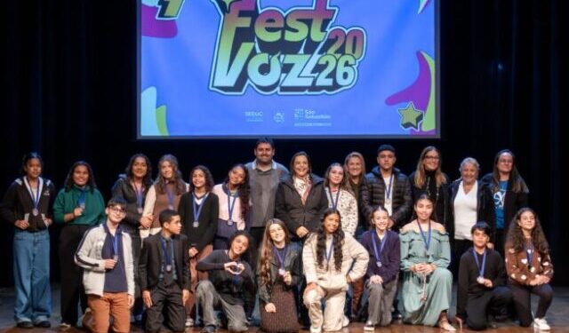Talento, emoção e aplausos marcam a grande final do FestVoz na categoria Anos Finais