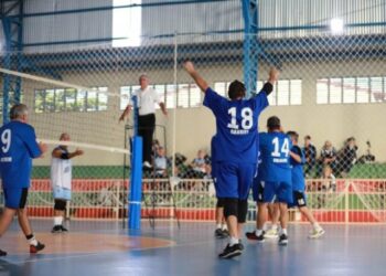 Equipe de vôlei adaptado masculina de São Sebastião disputa Superliga da Melhor Idade neste sábado