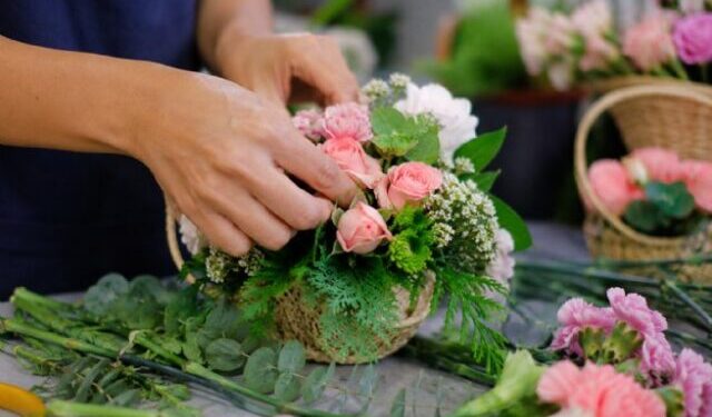 Prefeitura de São Sebastião abre inscrições para curso gratuito de Arranjos Florais e Cestas Ornamentais