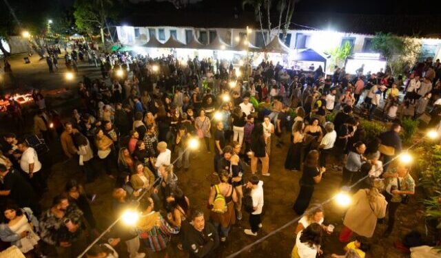 Festa de Santana reúne programação religiosa, apresentações culturais e a maior fogueira da região
