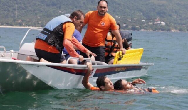 Defesa Civil de São Sebastião capacita moradores para salvar vidas em emergências aquáticas