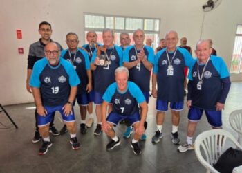Equipes de voleibol adaptado conquistam título, vice-campeonato e terceiro lugar em torneio regional