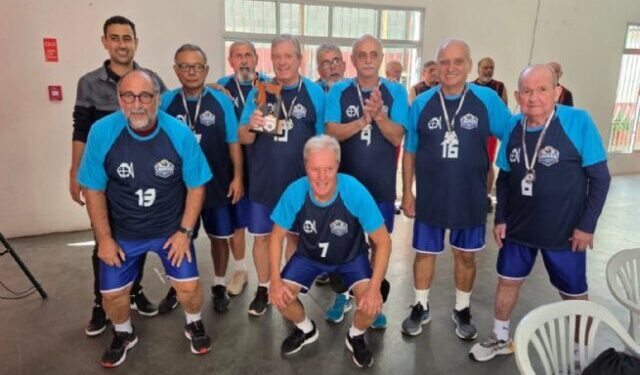 Equipes de voleibol adaptado conquistam título, vice-campeonato e terceiro lugar em torneio regional