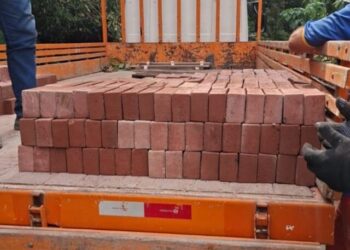 Operação da Prefeitura apreende material de construção em área de ocupação irregular em Juquehy