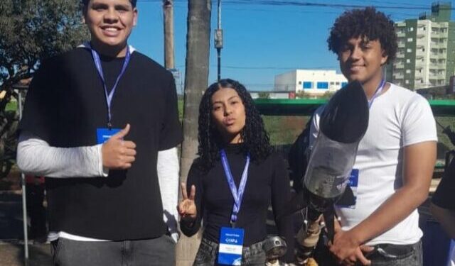 Estudantes de São Sebastião conquistam destaque em competições nacionais de lançamento de foguetes