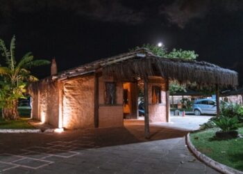 Exposição na Casa Caiçara reúne obras inspiradas nos saberes e na identidade cultural do Litoral Norte