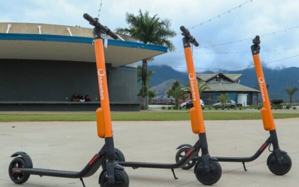 Moradores e turistas ganham nova opção de mobilidade com 250 patinetes elétricos em São Sebastião