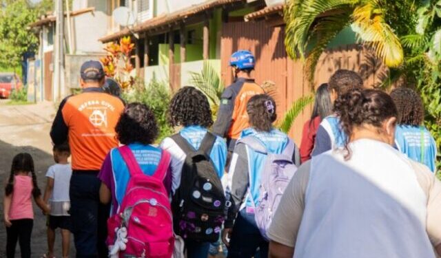 Simulado em Cambury envolve crianças, famílias e comunidade na prevenção em áreas de risco