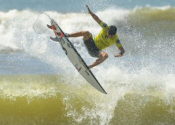 Rip Curl GromSearch Brasil 2026 chega a São Sebastião nesta quinta com 168 jovens surfistas