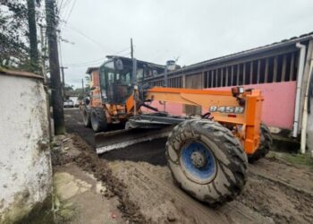 Prefeitura realiza perenização de via para melhorar tráfego, segurança e acessibilidade em Cambury